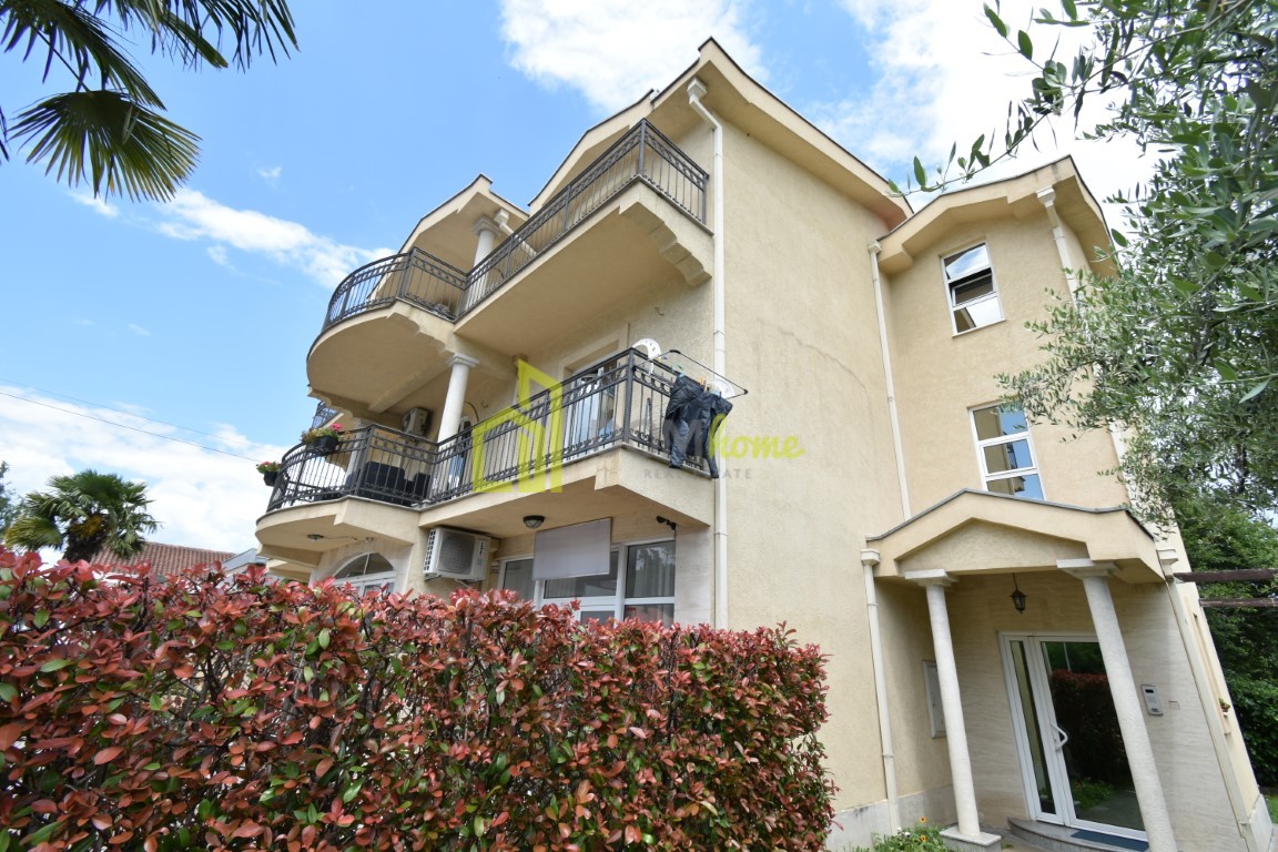 Kuća 350m2, Zabjelo